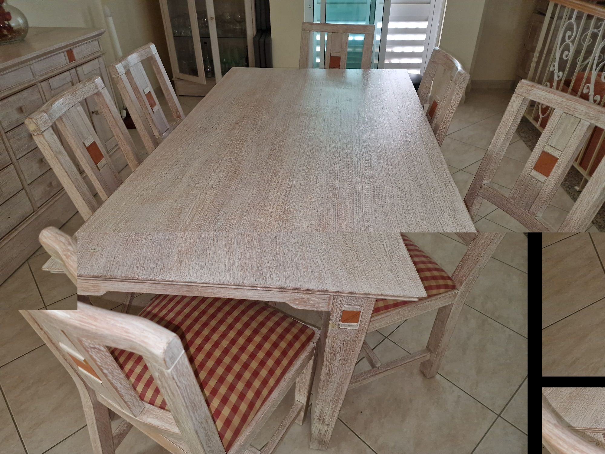 Mesa com seis cadeiras