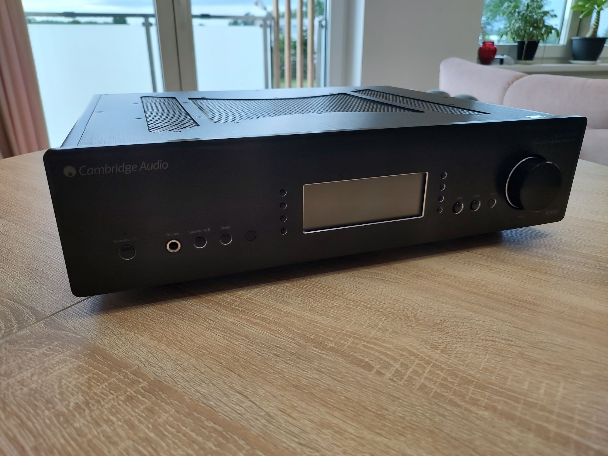 Wzmacniacz Cambridge Audio Azur 851A – kultowy wzmacniacz
