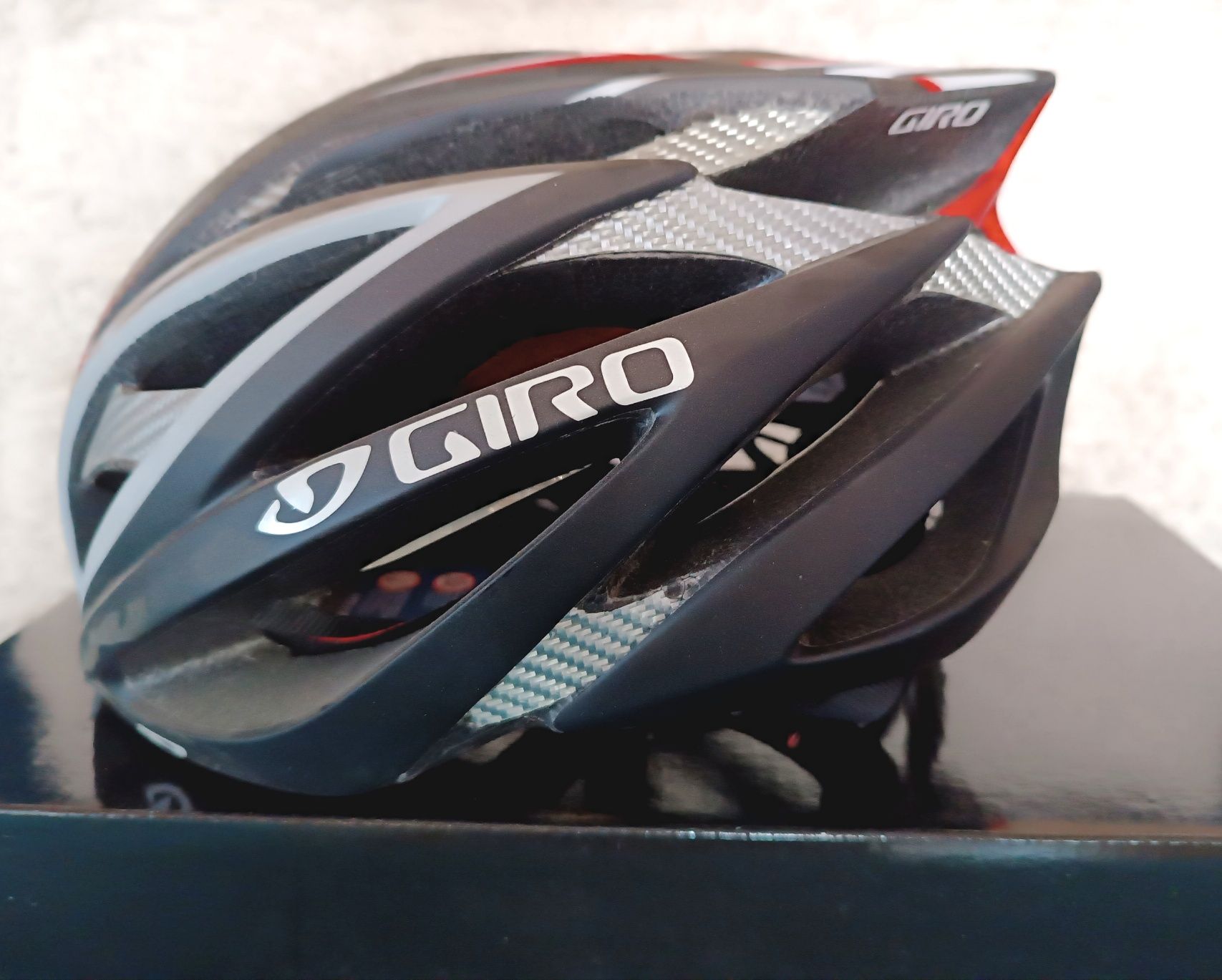 Kask rowerowy Giro Ionos nowe