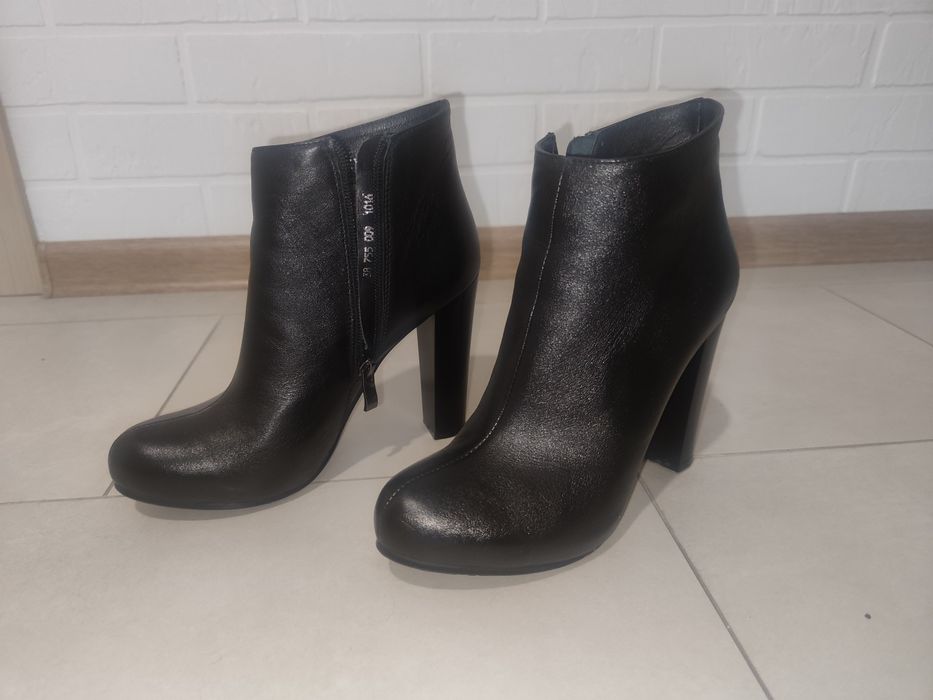 Черевики, ботінки, чорні на каблуку