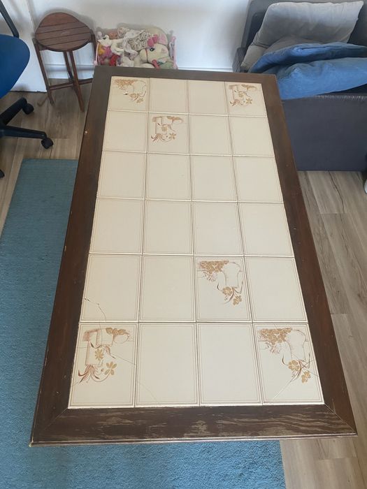 Mesa em madeira com azuleijos