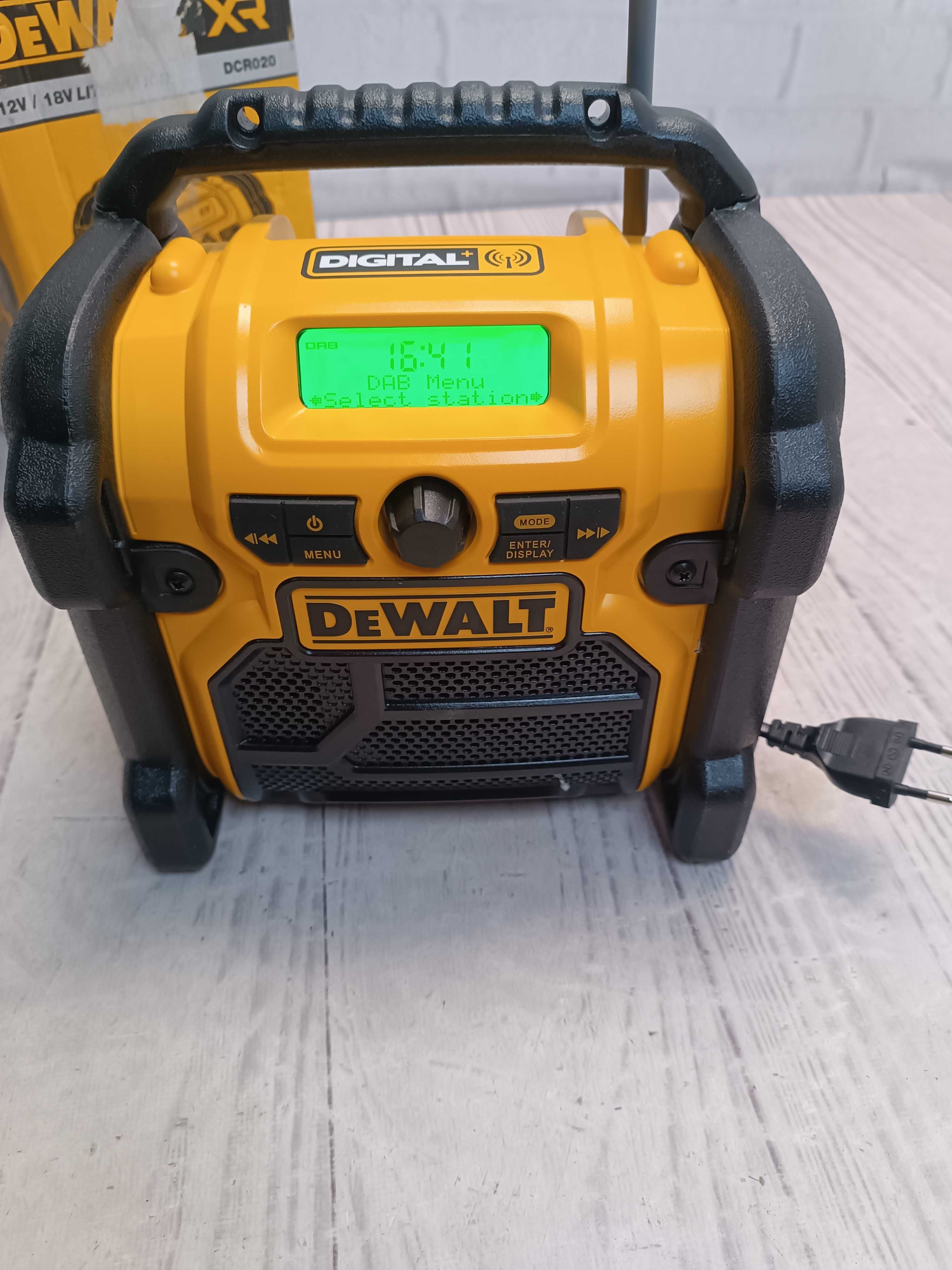 Зарядний пристрій радіоприймач DeWALT DAB+/FM XR Li-Ion DCR020