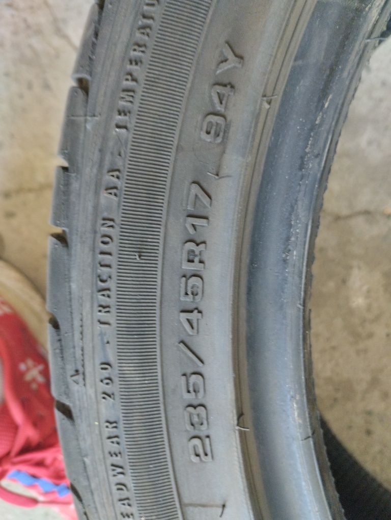 Opony letnie 235/45 r.17  2 sztuki