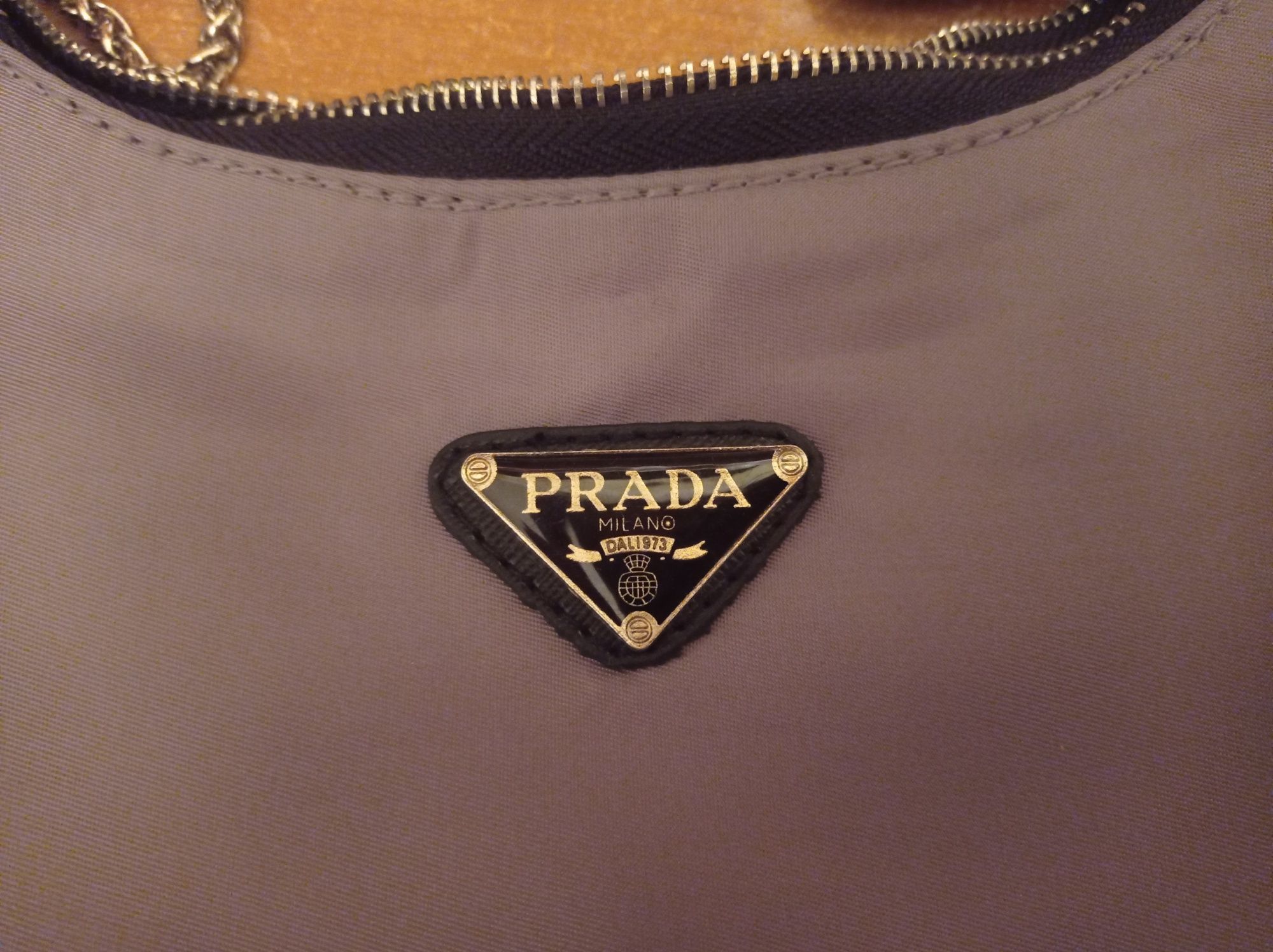 Жіноча сумка Prada