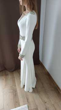 Minimalistyczna suknia ślubna