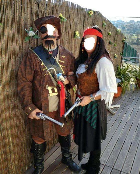 Trajes/fantasias de carnaval ou passagem de ano, casal (pirata)