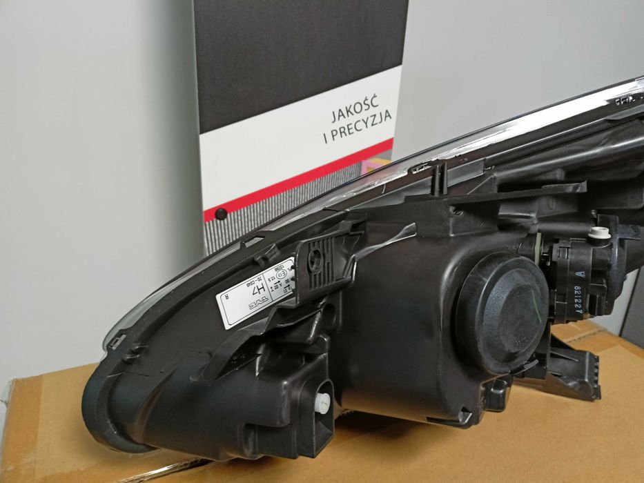 Renault Clio 3 09- Lampa/Reflektor  prawy chrom /H7+H7