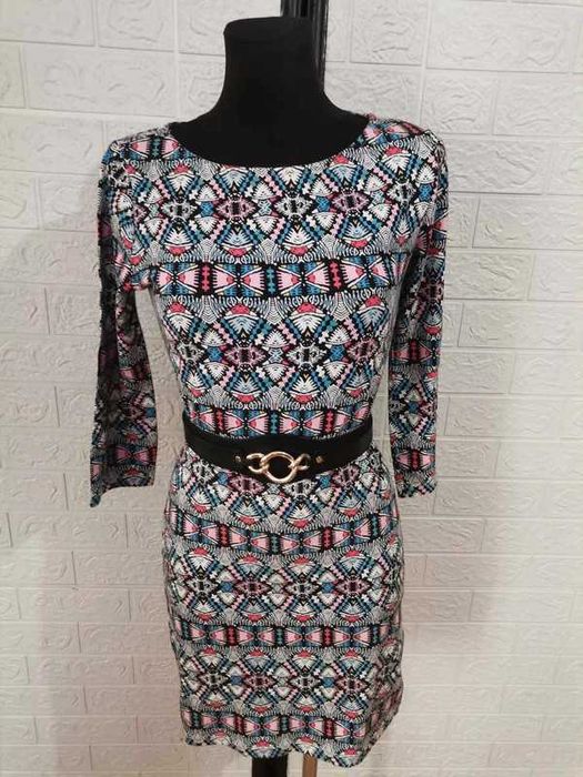 sukienka rozmiar m/38 elastyczna kolorowa cena 20 zł