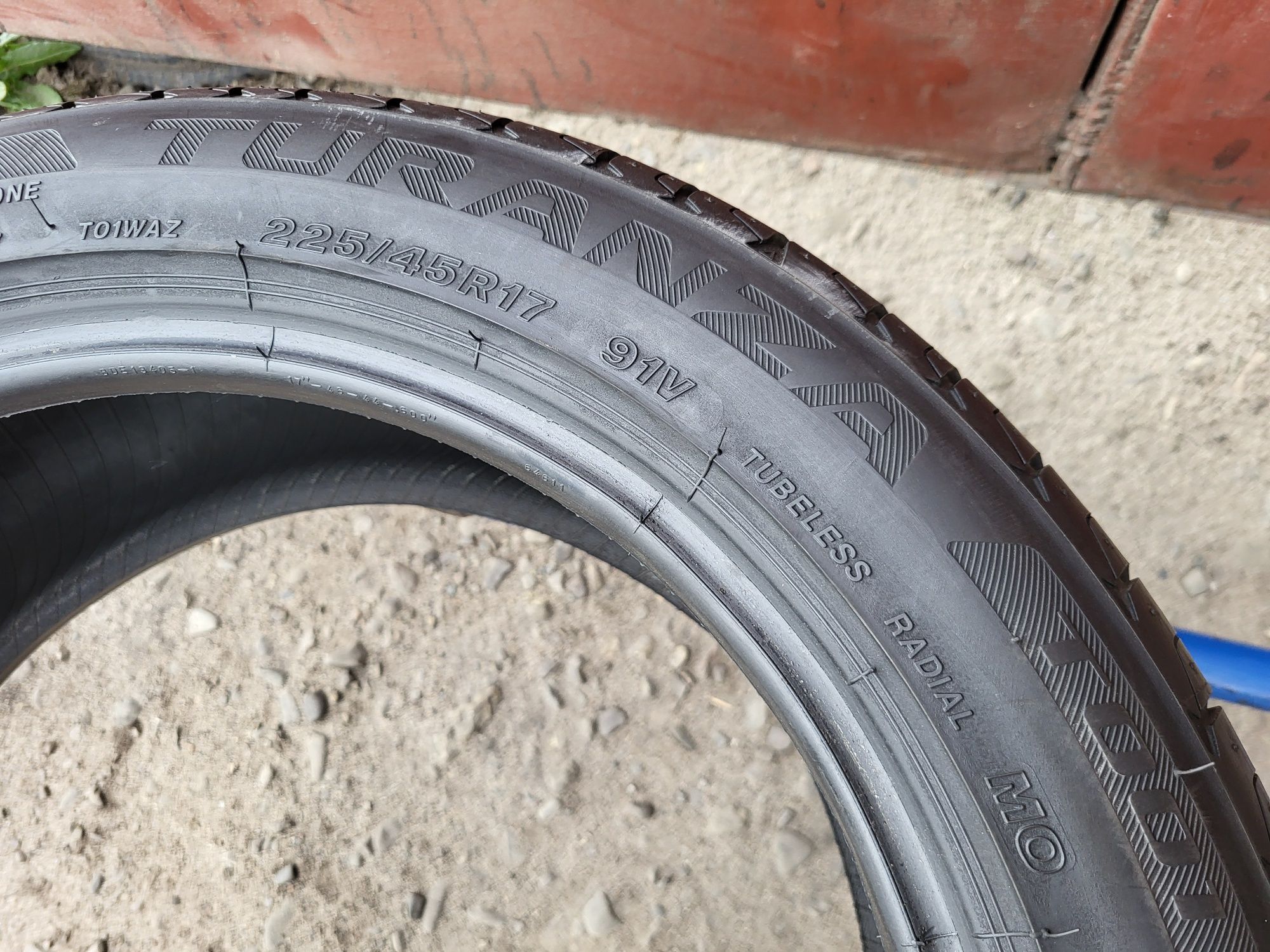 225/45/17 R17 Bridgestone Turanza T001 4шт ціна за 1шт літо шини