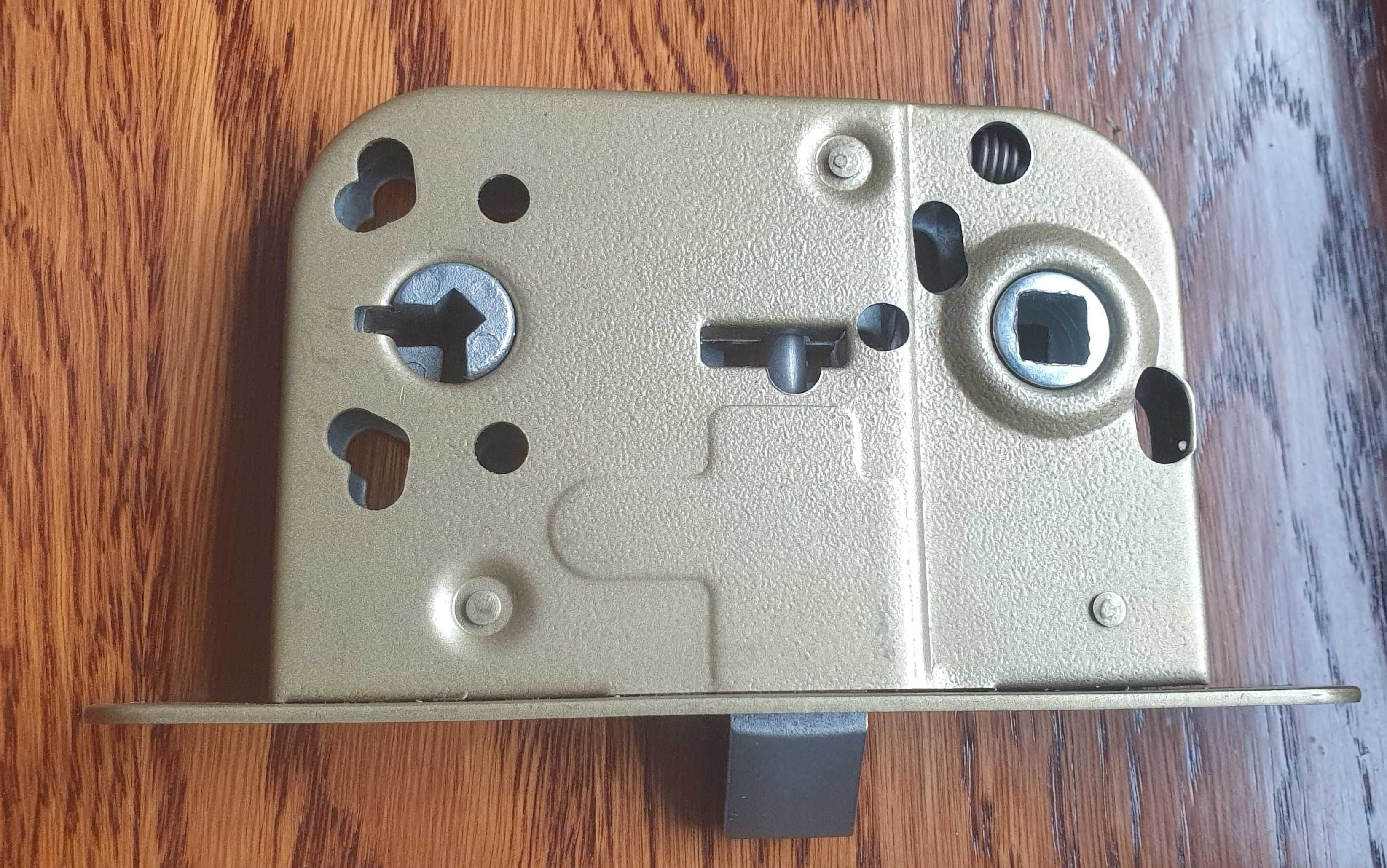 Zamek Assa Abloy 2014 72/45 wpuszczany do drzwi uniwersalny  na klucz