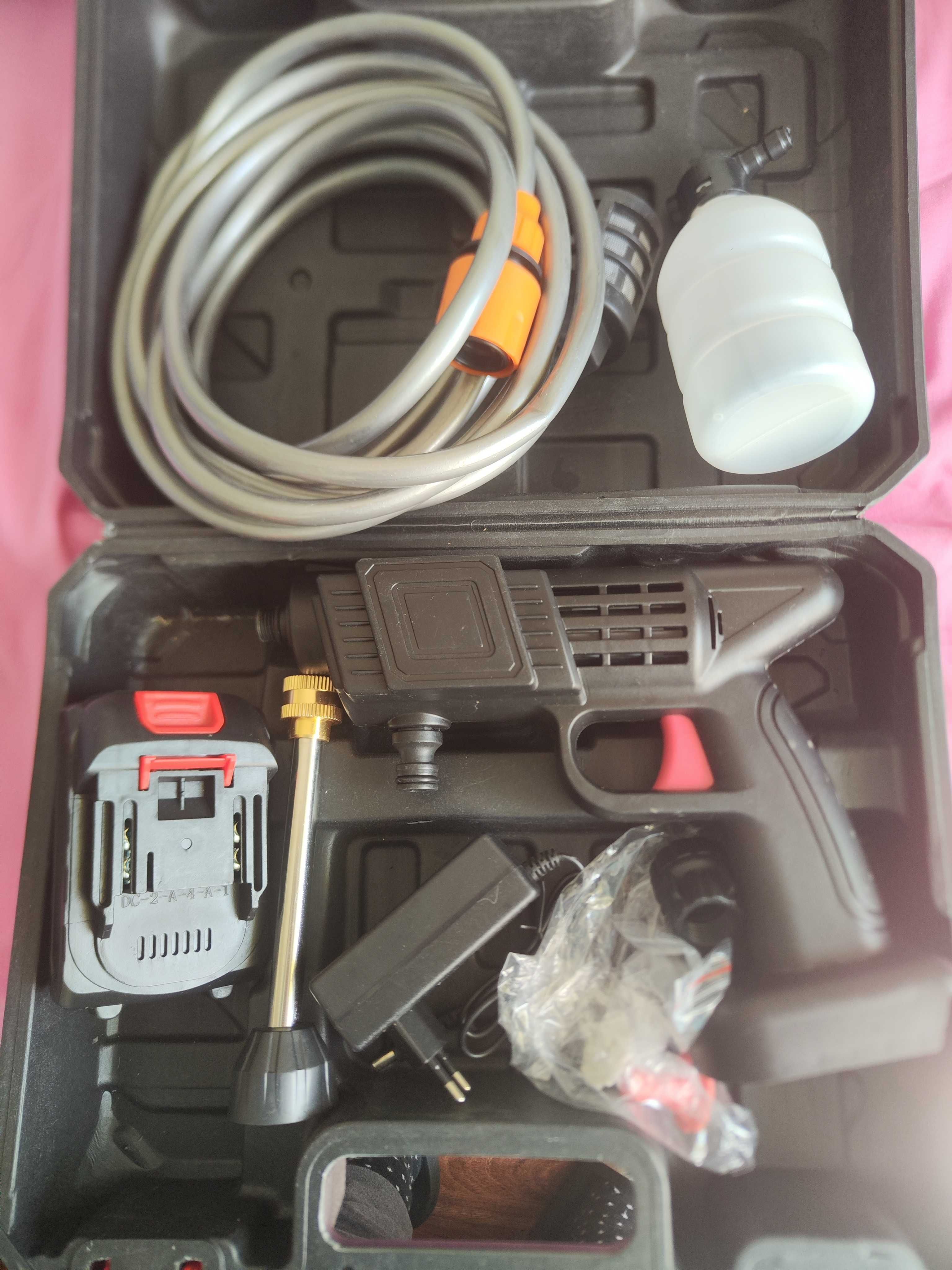 Máquina para lavar carros a bateria nova