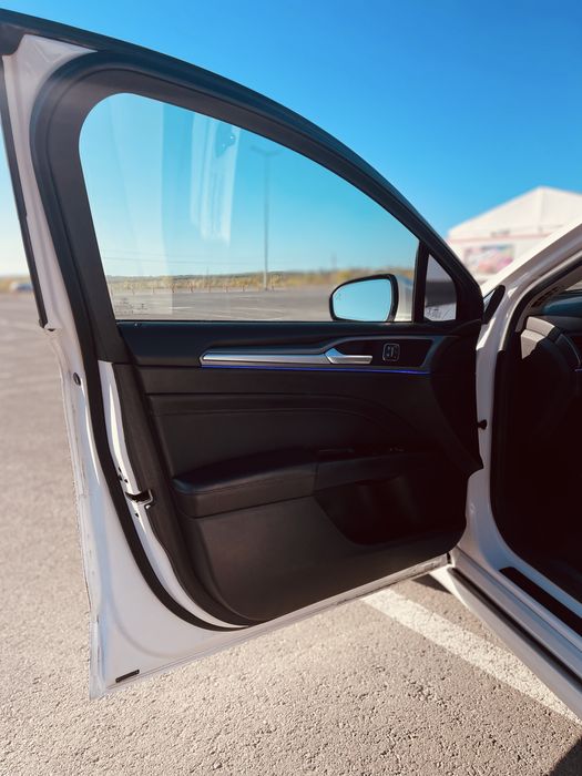 Ford Fusion Titanium  Energy plugin hybrid