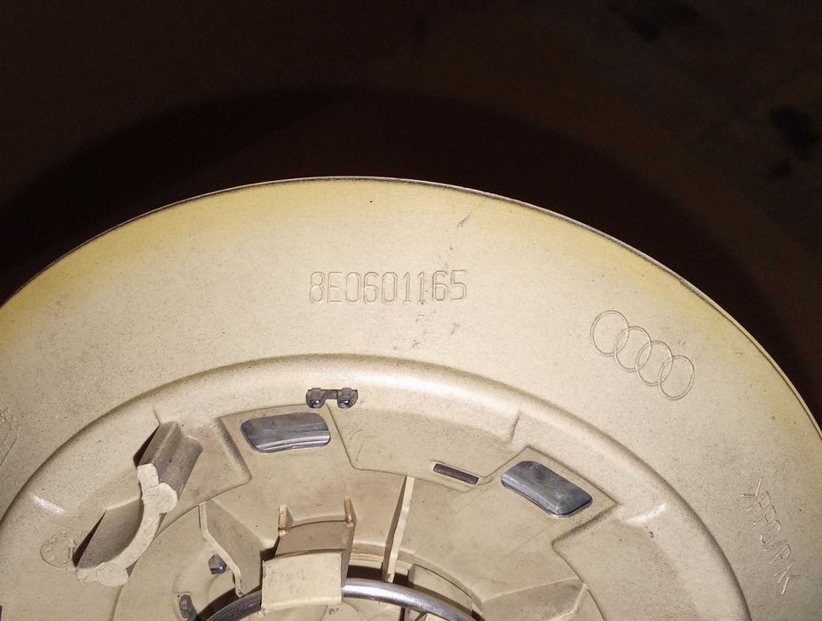 Dekielek felgi alu Audi 8E0_601_165