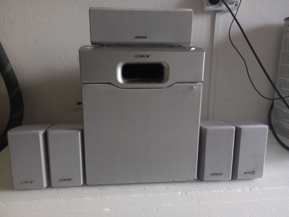 Kino domowe, subwoofer aktywny i zestaw głośników Sony