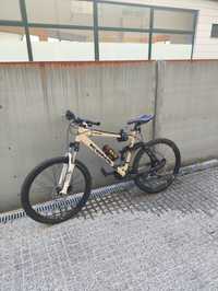 Kona Stinky bicicleta suspensão total