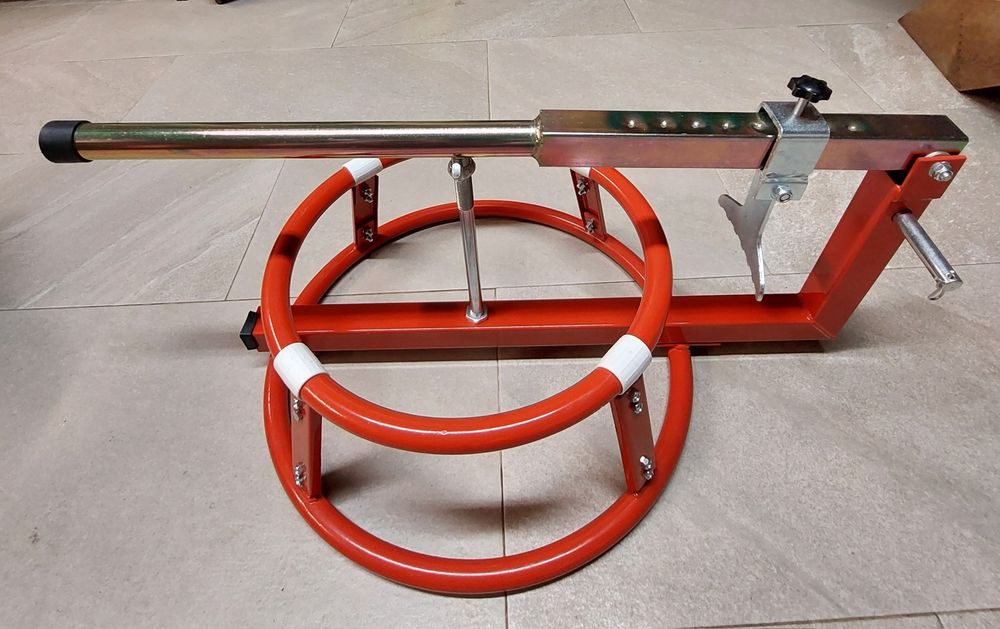 Maquina de montar e desmontar pneus mota