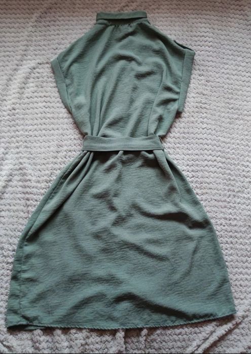 Sukienka w kolorze oliwkowym z paskiem prosta luźna wygodna