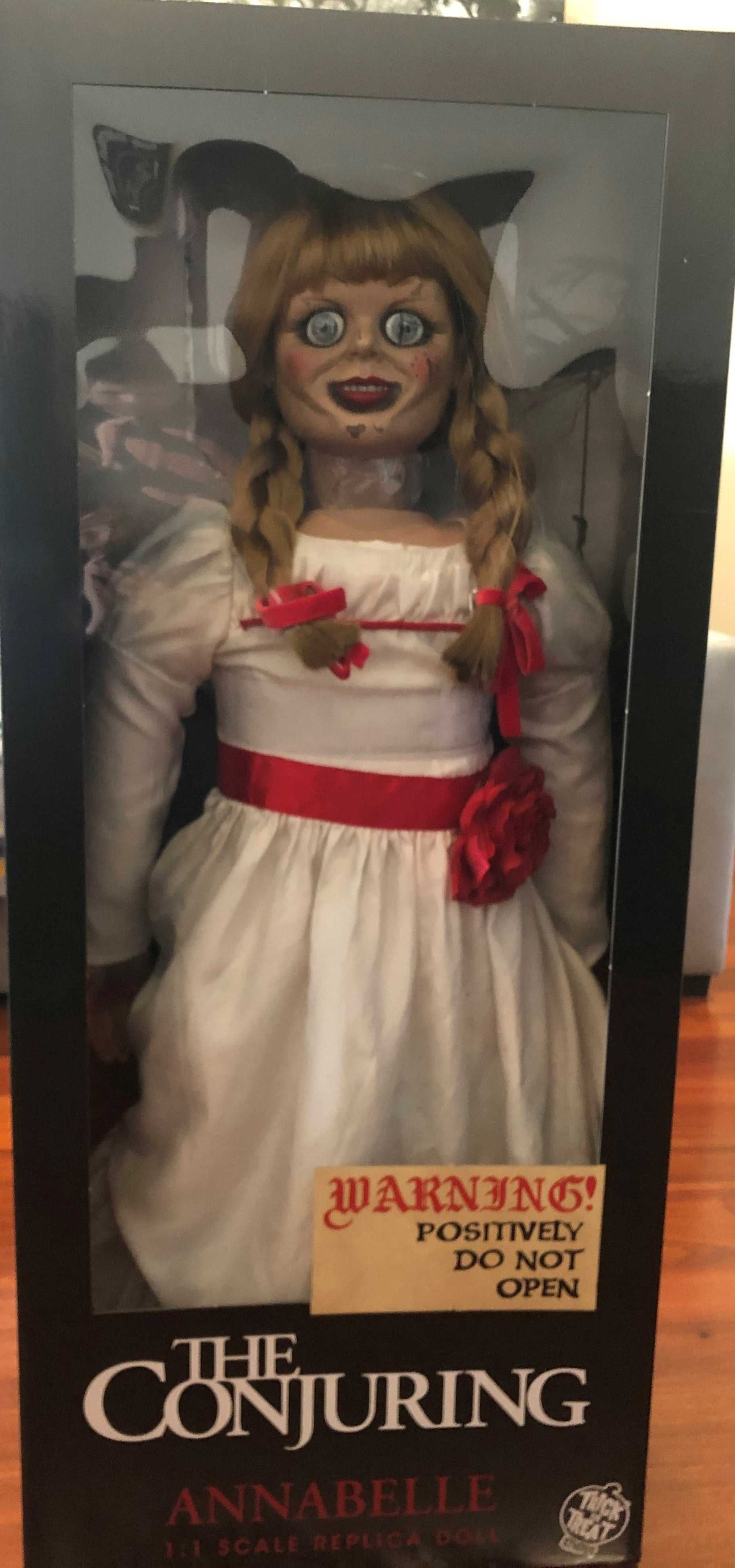 Vendo Boneca Anabelle - The Conjuring tamanho real da Trick or Treat