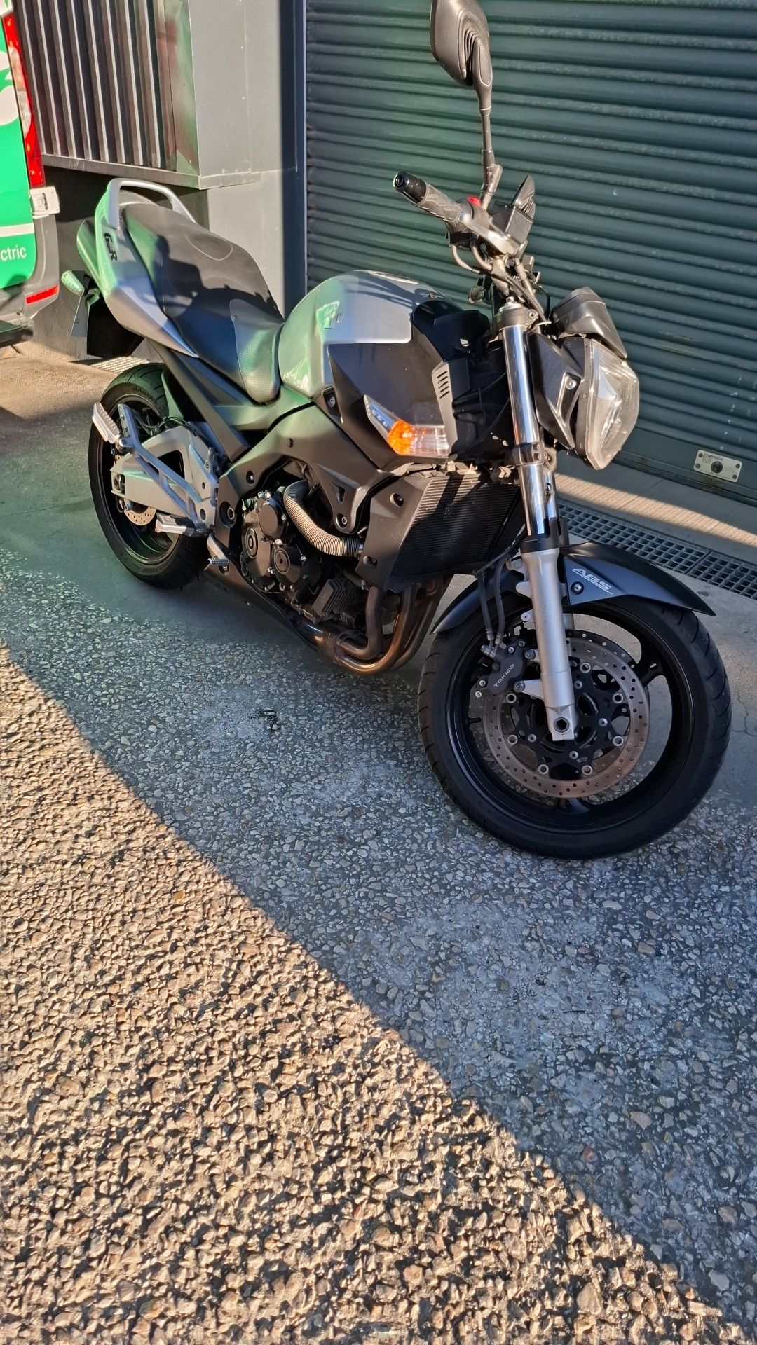 Suzuki Gsr 600 apenas a vendo porque quero comprar uma Africa  Twin