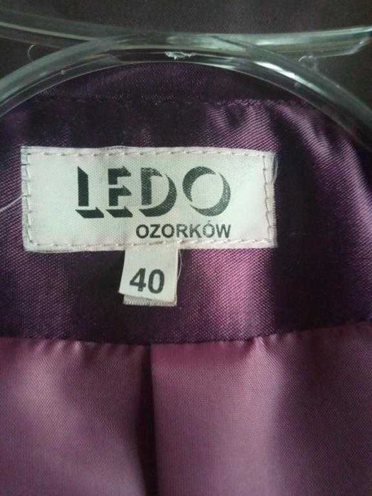 Bolerko w kolorze śliwkowym (fioletowym).