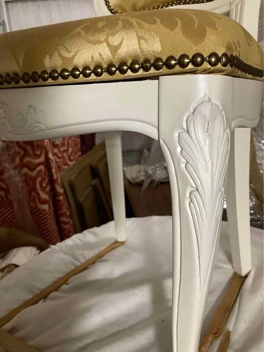 Cadeiras estofadas novas brancas