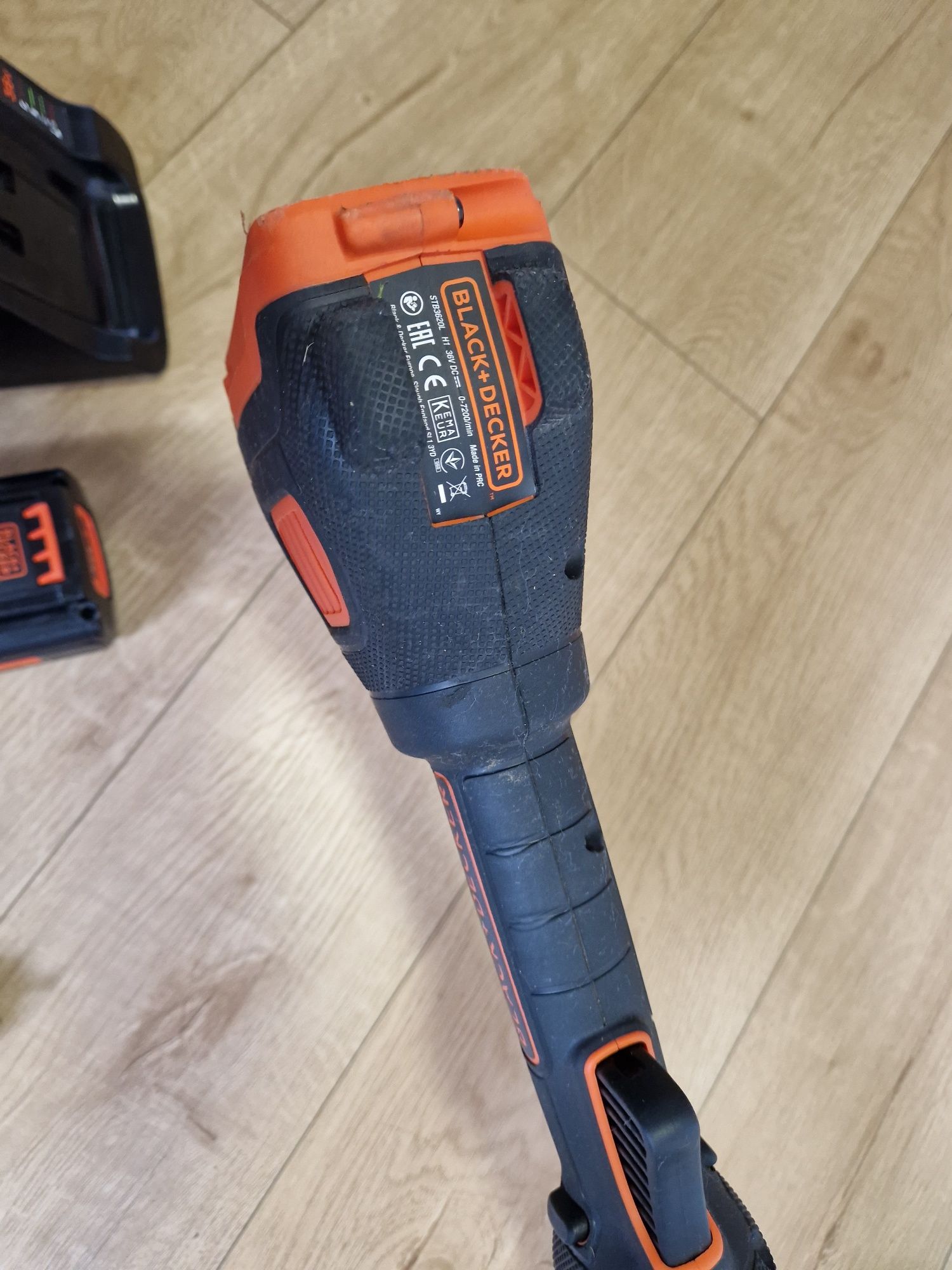 Kosiarka podkaszarka akumulatorowa Black decker 36V ladowarka