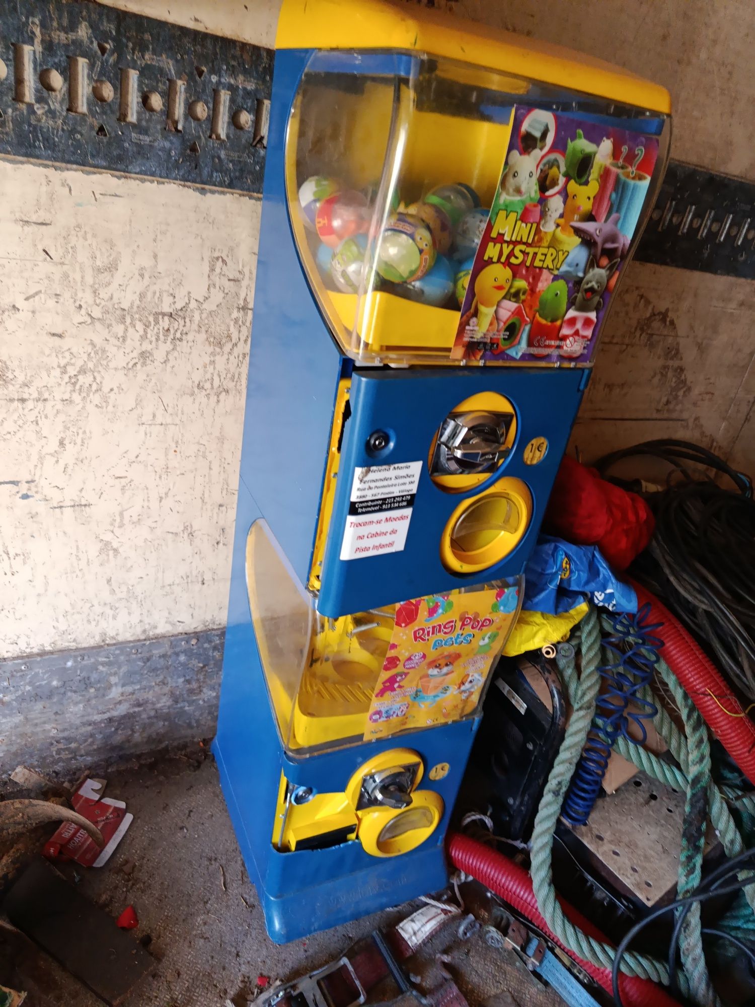 Vendo maquina de bolas pequenas