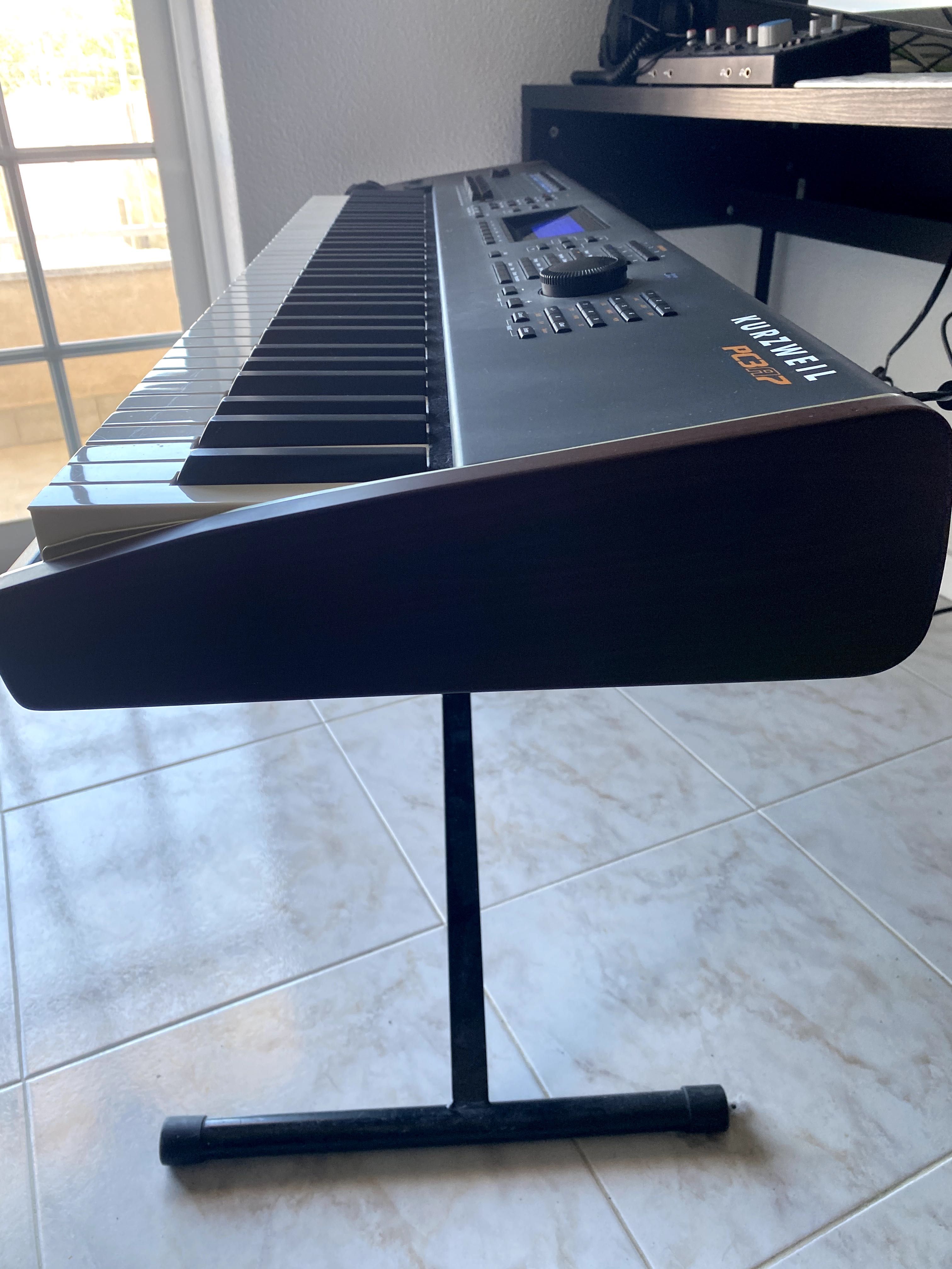Teclado Kurzweil PC3A7