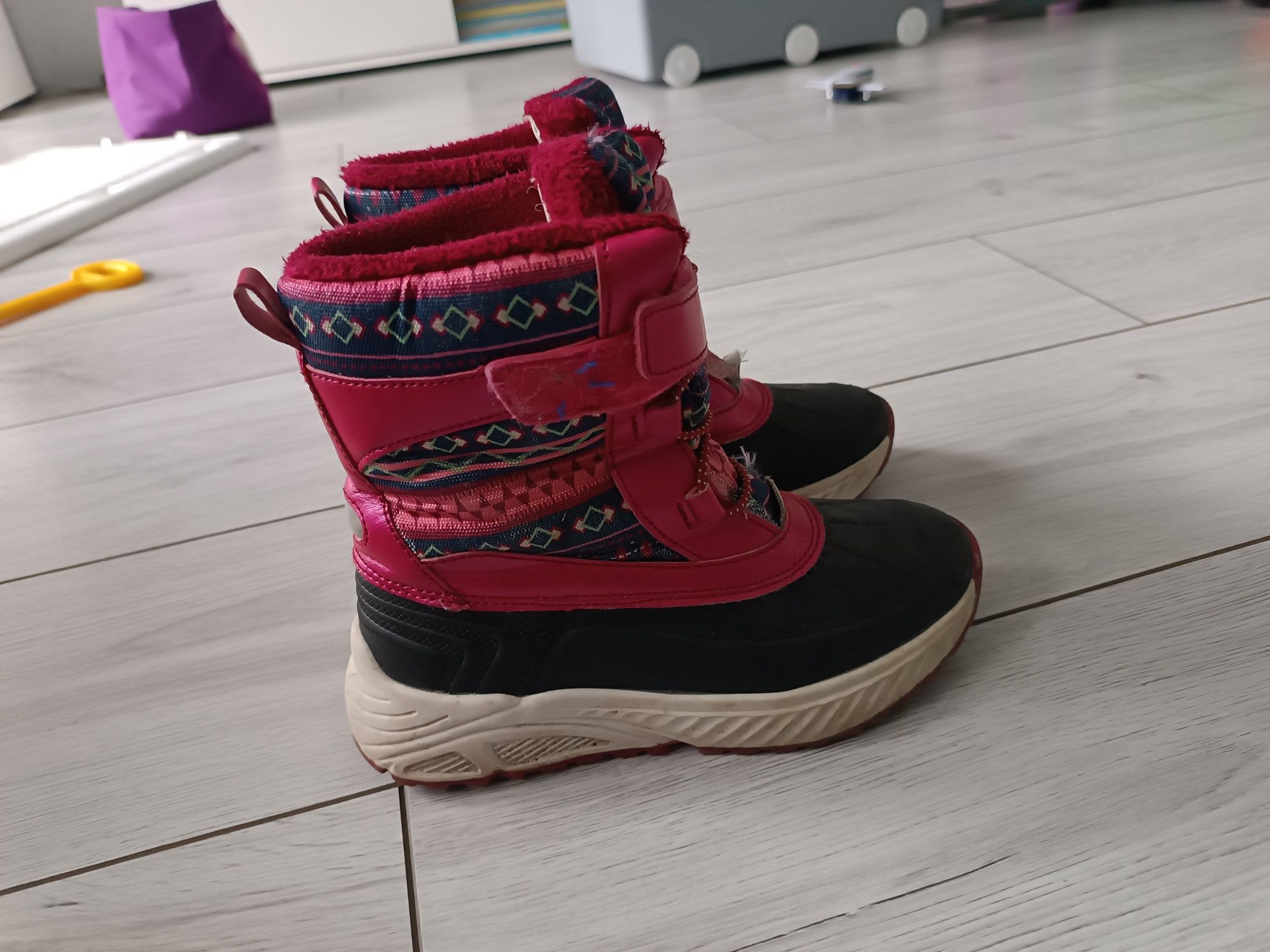 Śliczne buty, śniegowce 32