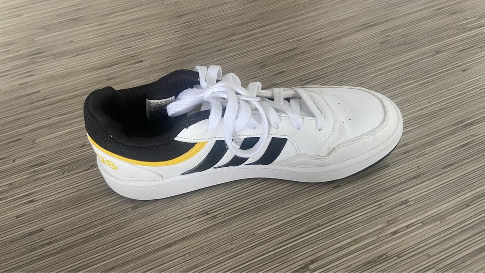Buty adidas mlodziezowe (chlopiece) rozmiar 38 2/3