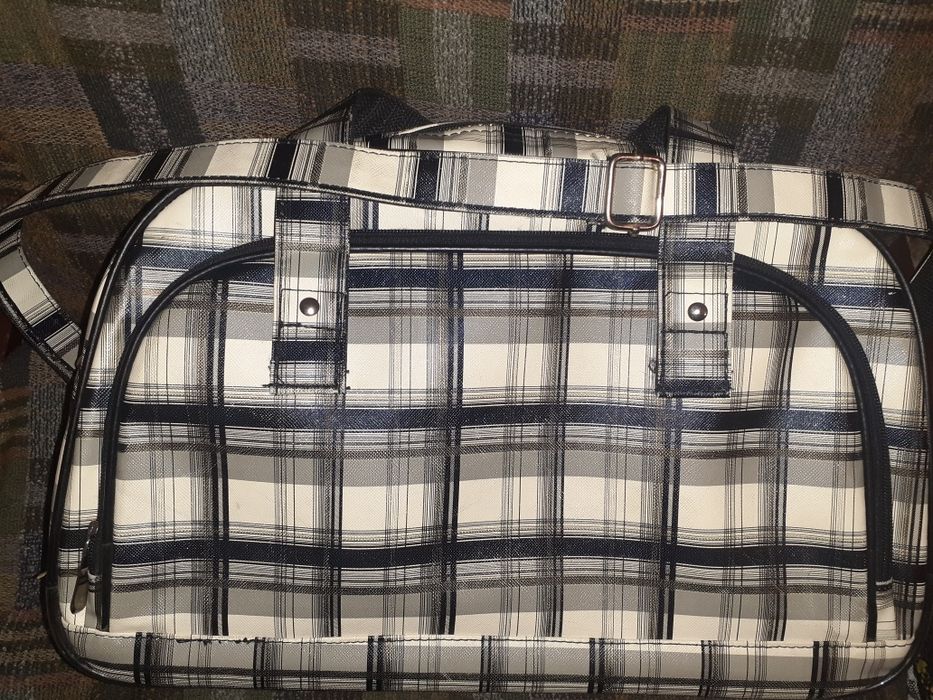 Сумка дорожня в клітинку