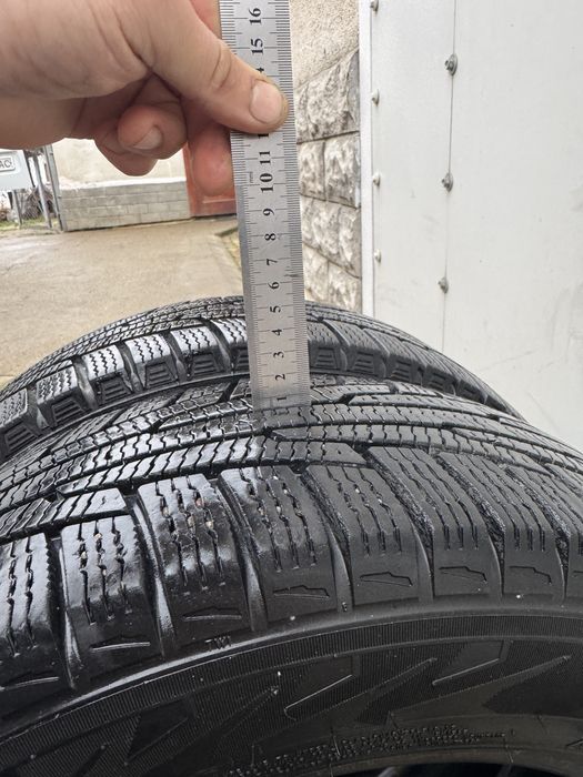 Продам пару зимових шин kumho 175/70r14