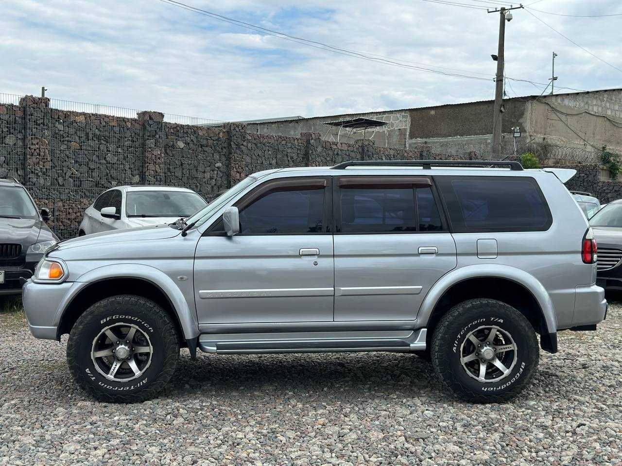 Авто Mitsubishi Pajero Sport 2006