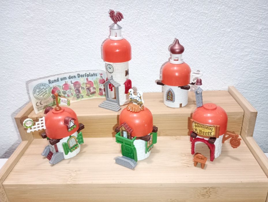Figurki z kinder niespodzianki z serii domki