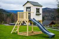 Drewniany domek ogrodowy dla dzieci z podestem III