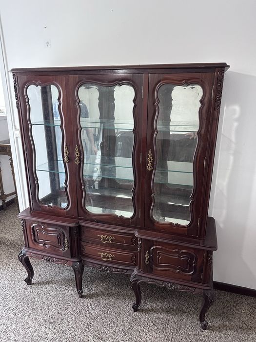 Cristaleira ou vitrine estilo Queen Anne