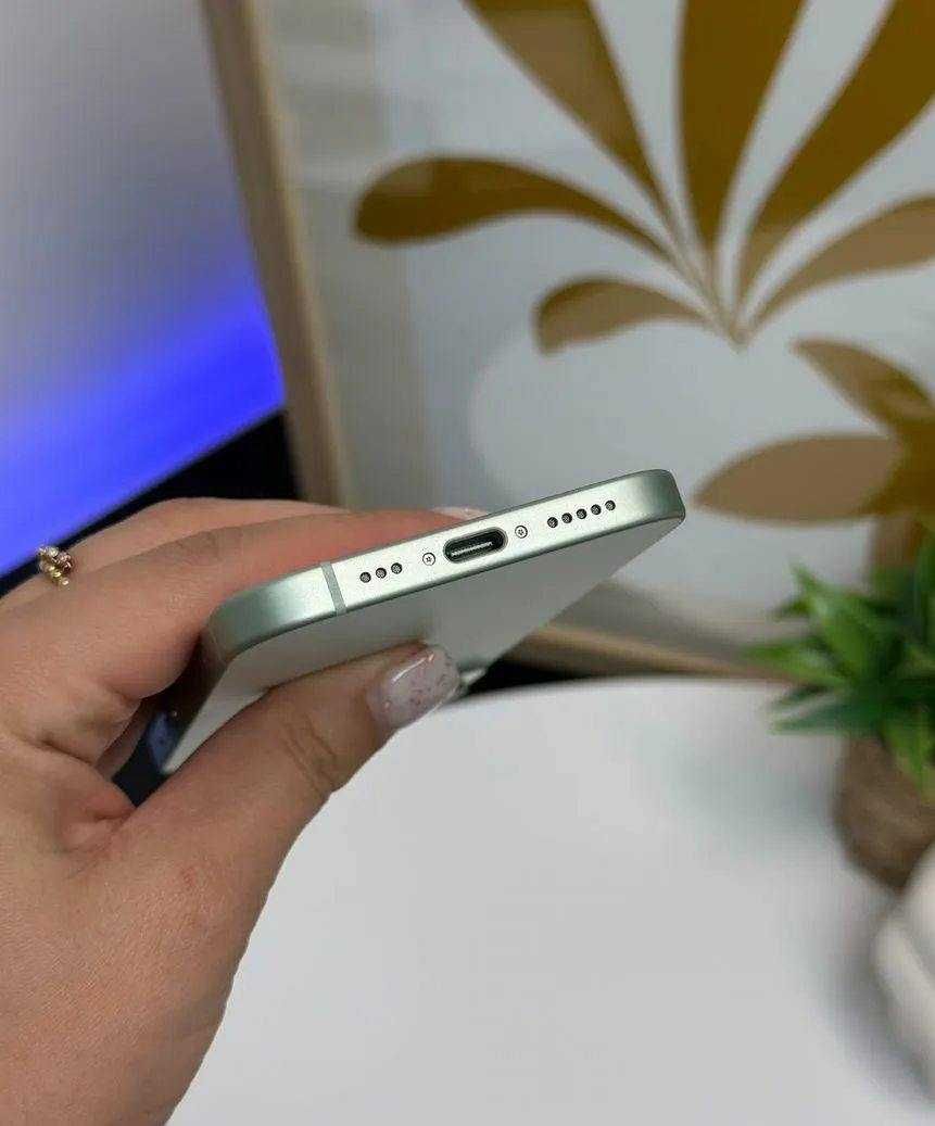 iPhone 15, 256 ГБ