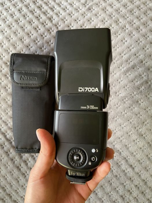 Вспышка Nissin Di700A и зарядное устройство