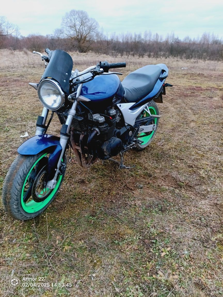 Пррдам  kawasaki zr7 на запчастини або продаж цілим