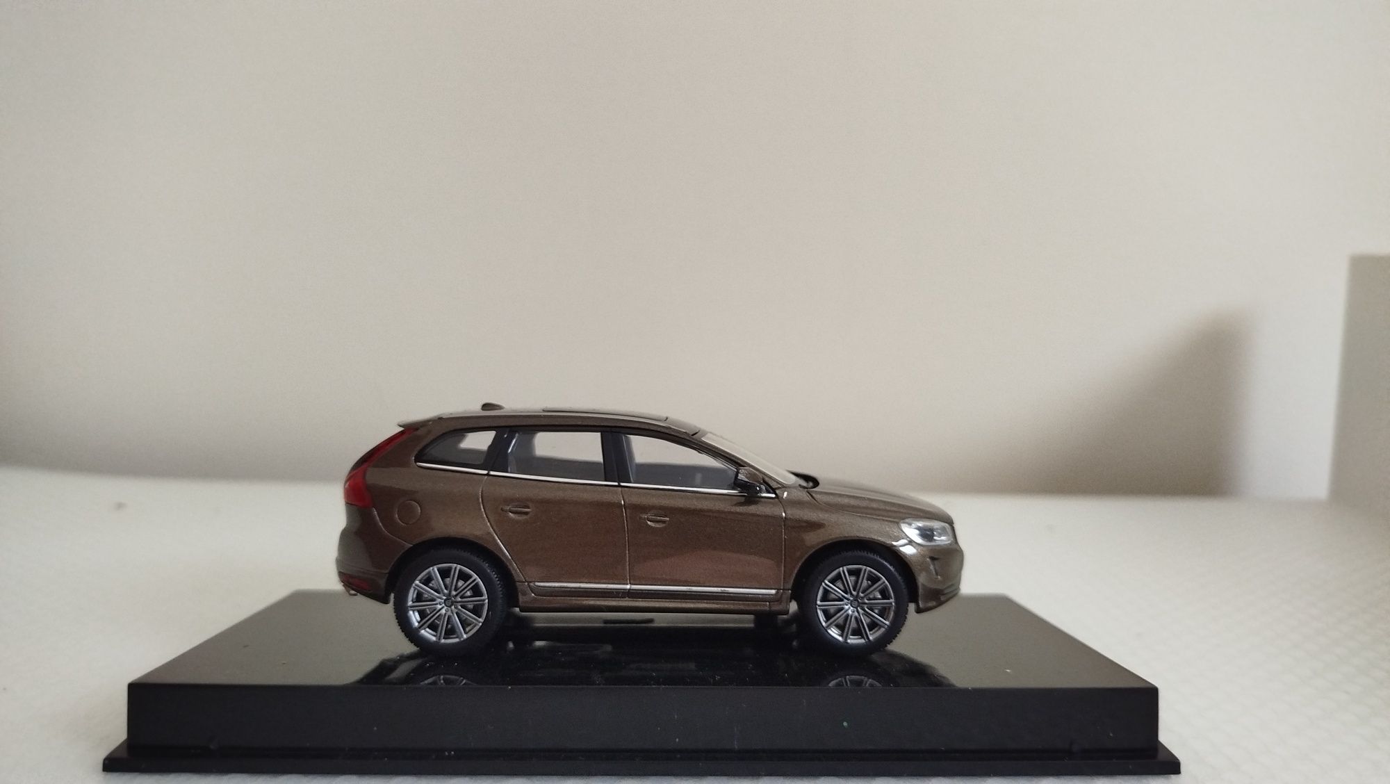 Miniatura Volvo XC60 Nova 1/43