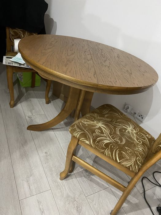 Sprzedam stół i dwa krzesła