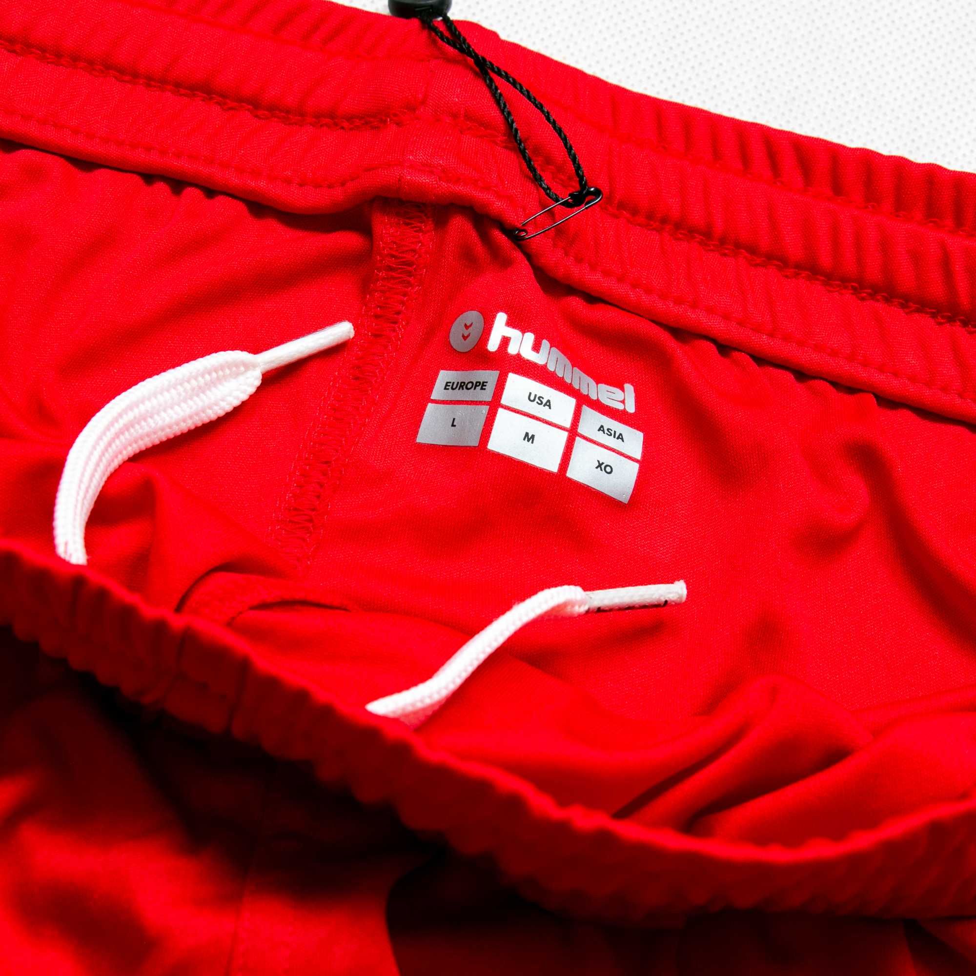 NOWE Hummel shorty sportowe L