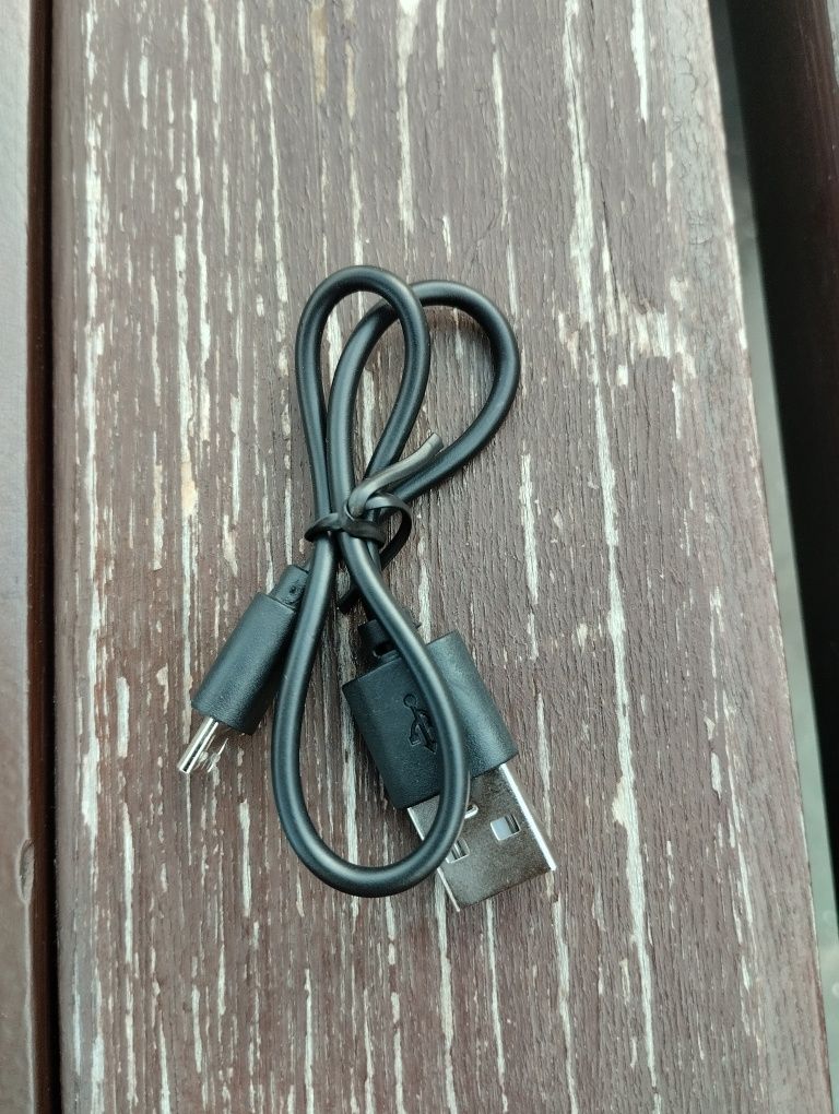 Nowe słuchawki douszne z mikrofonem i kablem usb