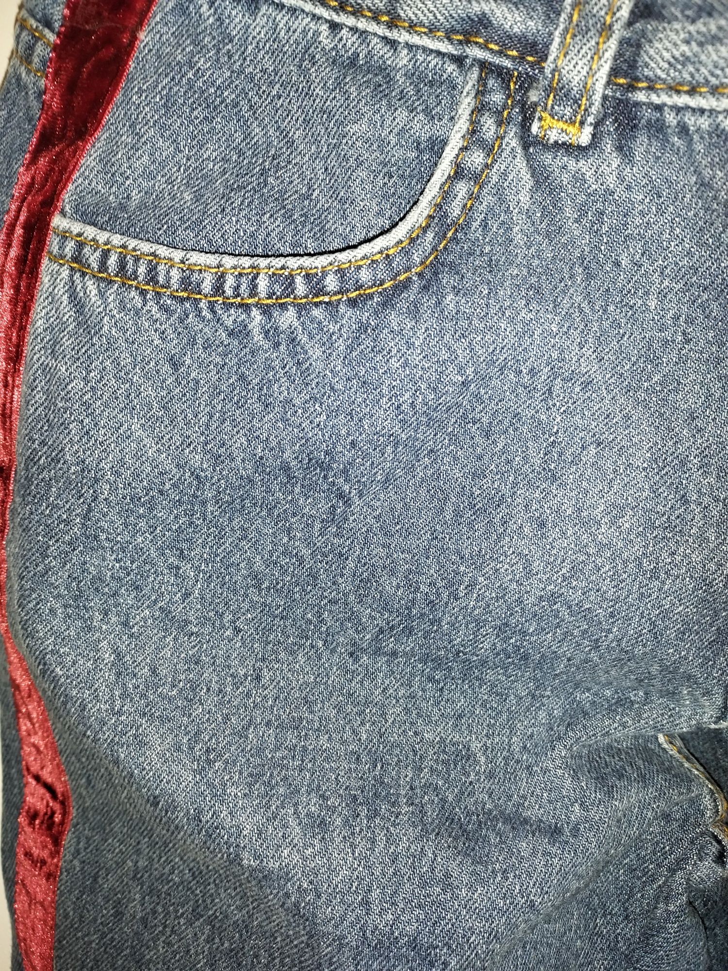 Spodnie jeans damskiej Calzedonia czerwone lampasy rozmiar XS