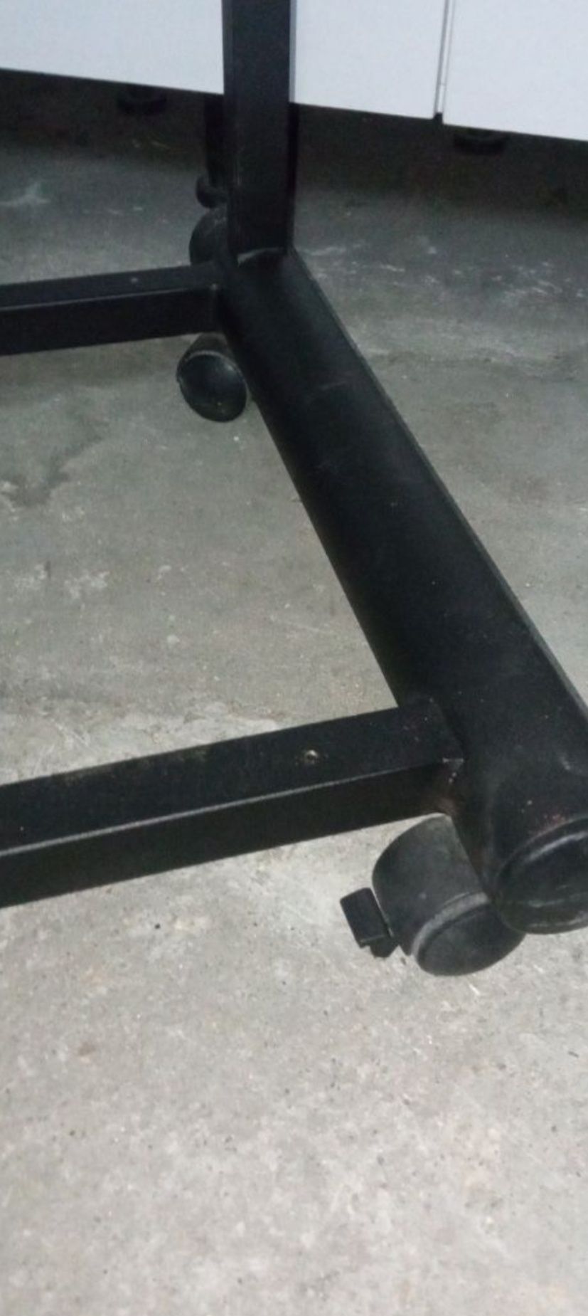 Carro metálico c/ rodízios Multifuncional