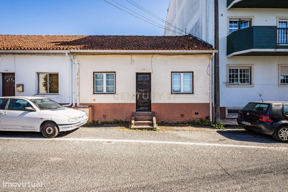 Moradia p/ reconstrução em Leiria junto ao centro da cidade