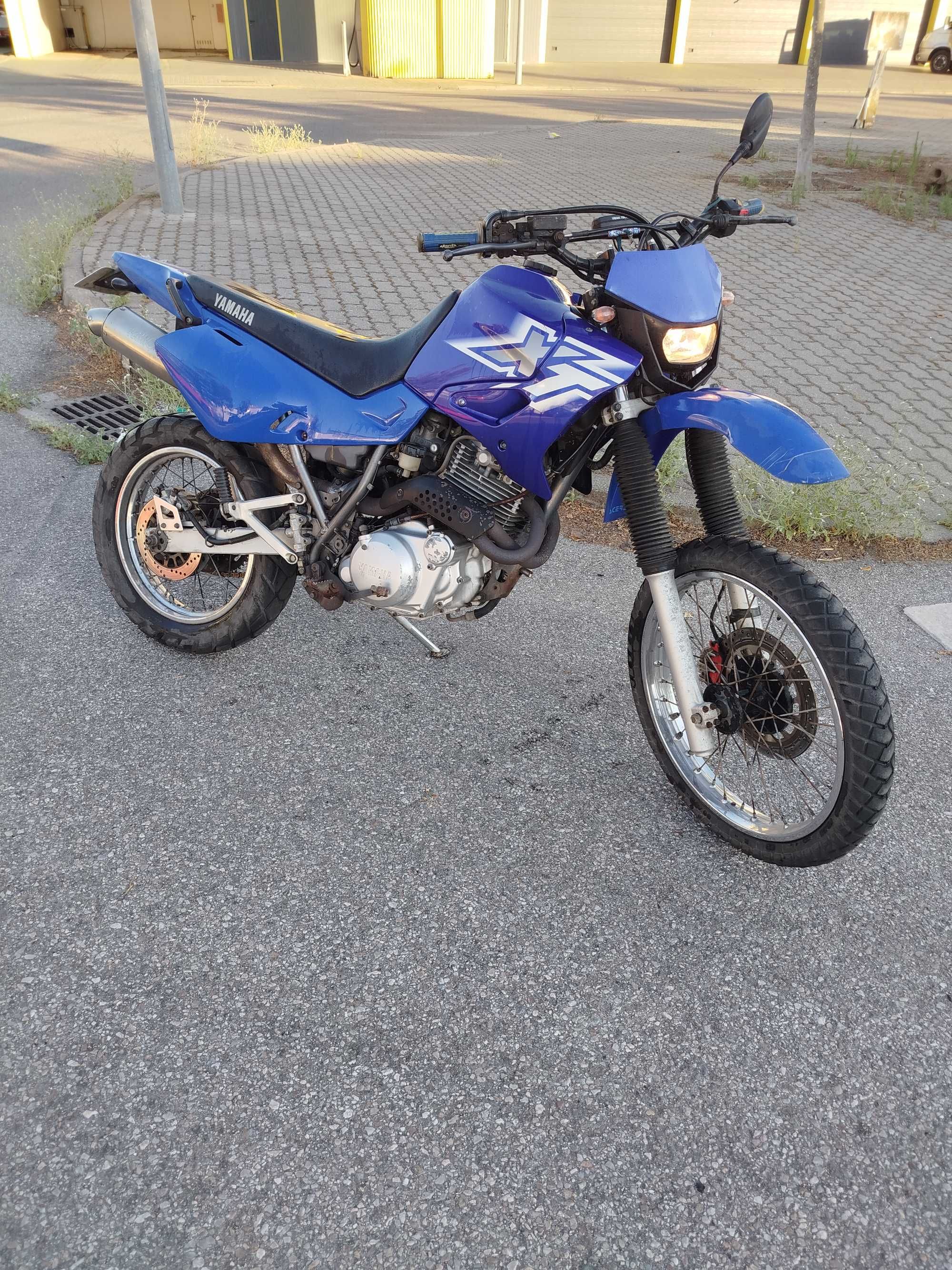 Moto Yamaha XT600E