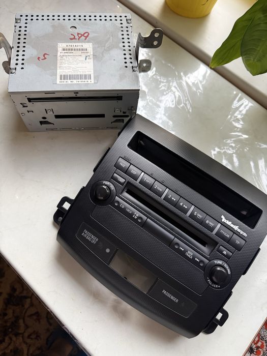 Штатна машнітола на Аутлендер XL