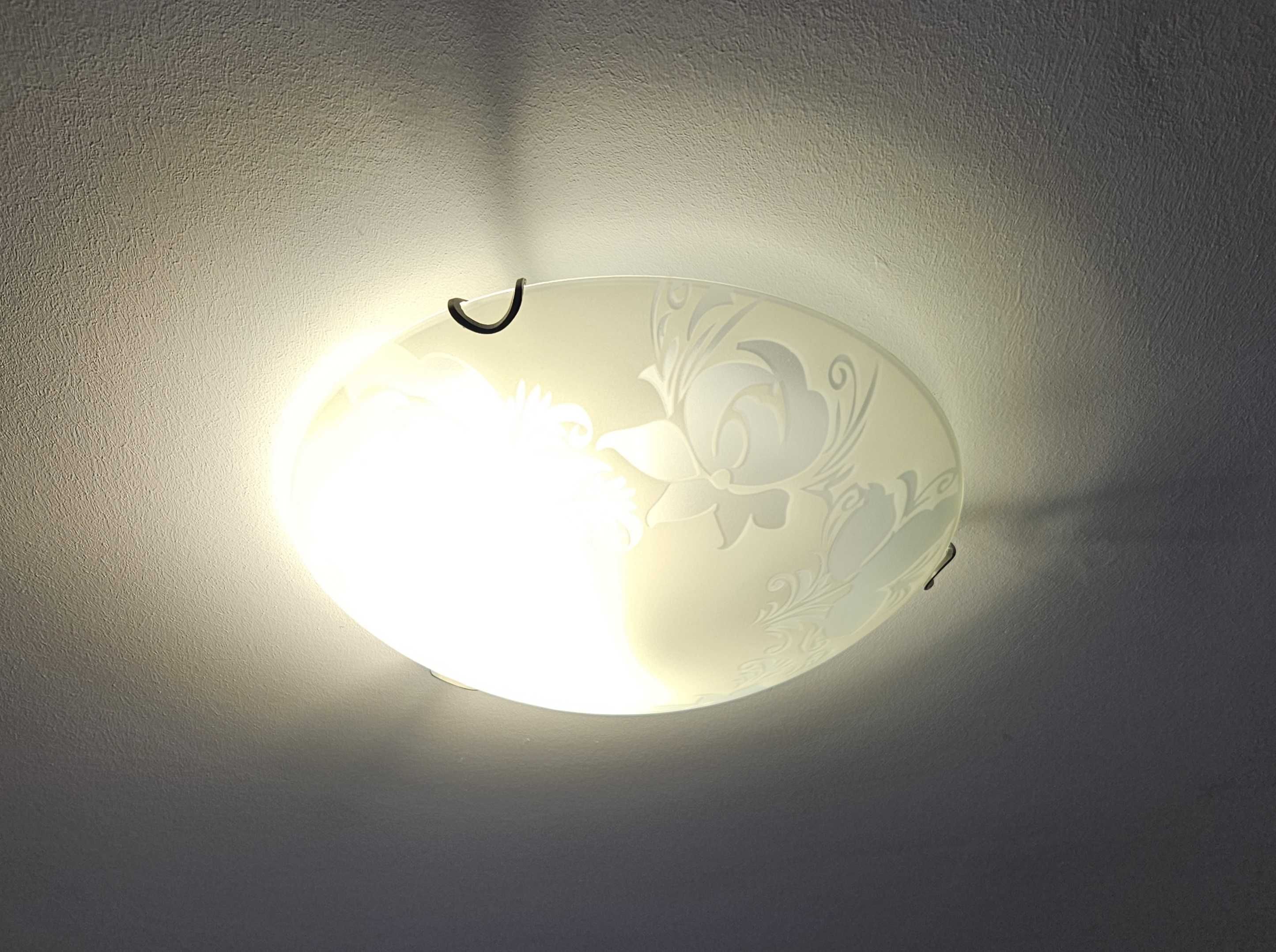 Plafon lampa z żarówką stan BDB