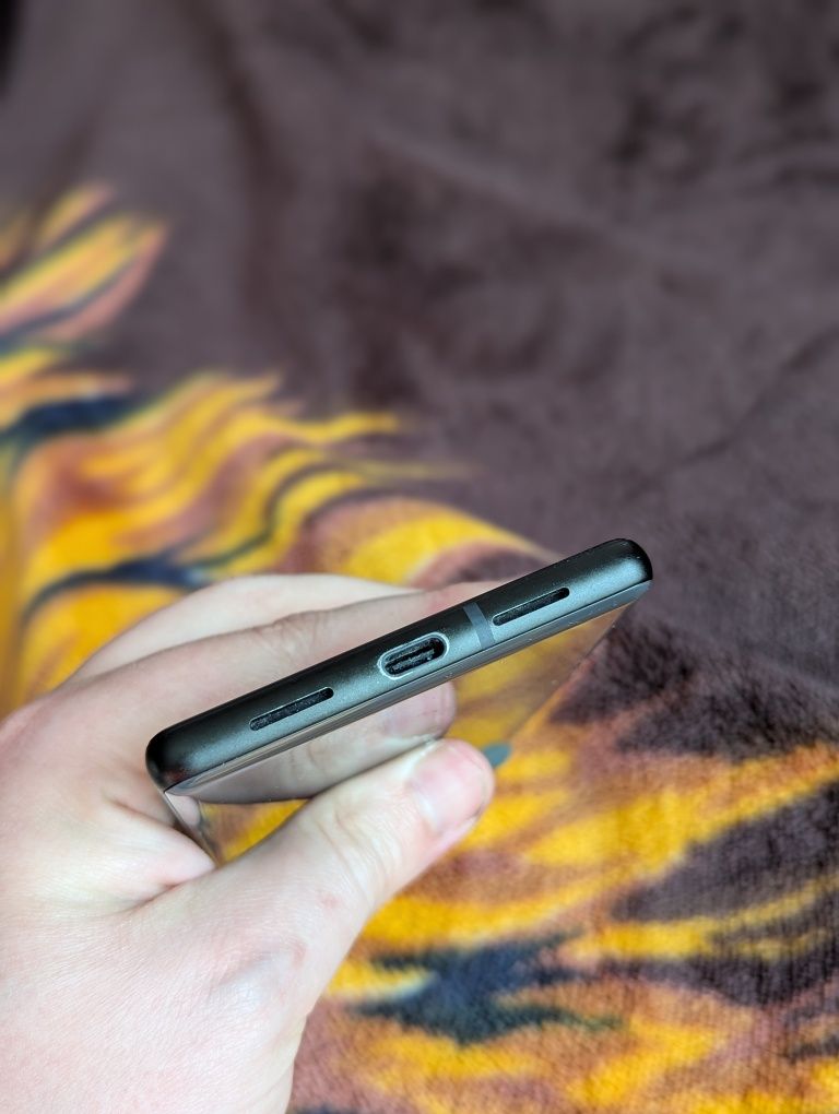 Продам Google pixel 6. 8/128 GB.Neverlock.+eSim.